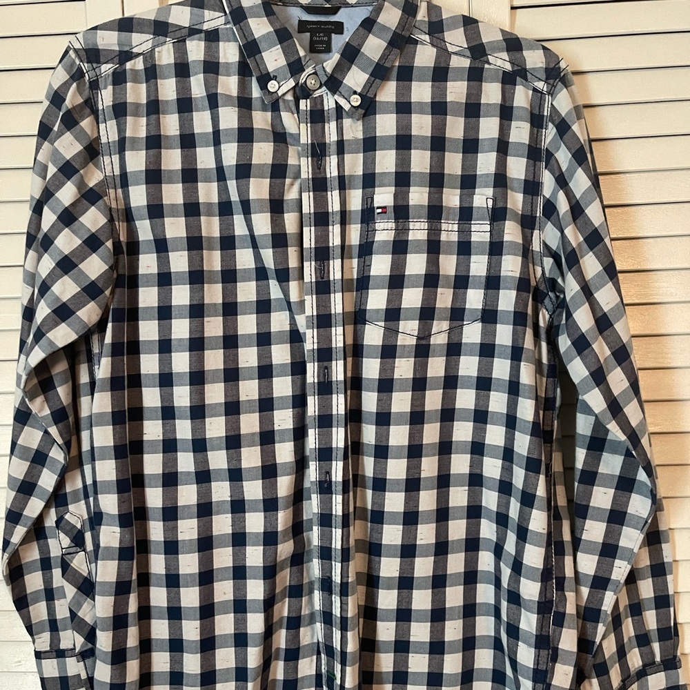 Tommy Hilfiger button down shirt size 16-18 large. Checkered long sleeve